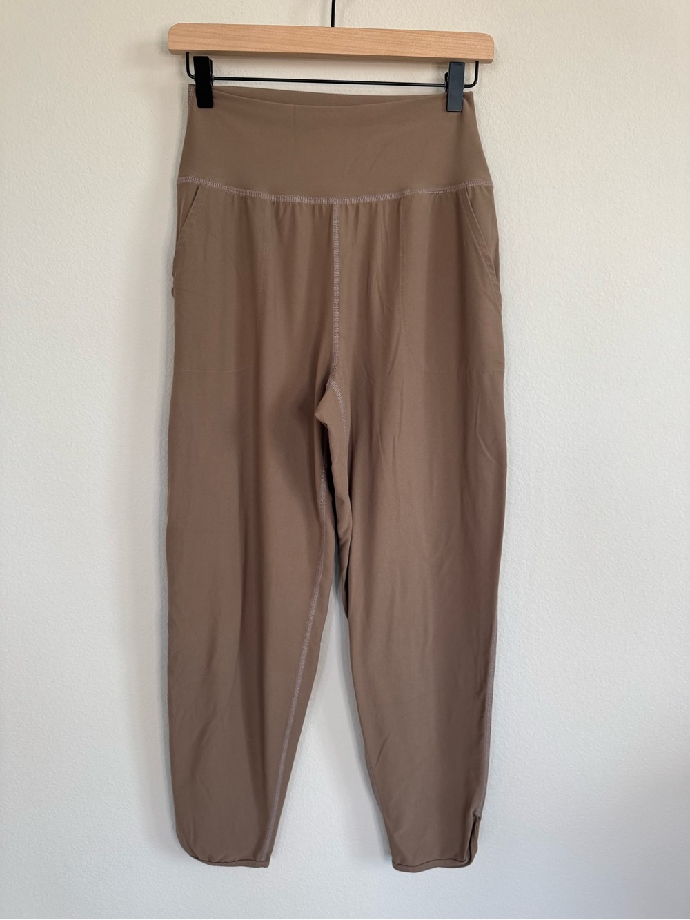 Carbon38 High-Waisted Taupe Jogger Leggings Pockets Athleisure Performance M
